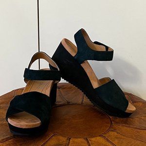 Vionic wedge sandels